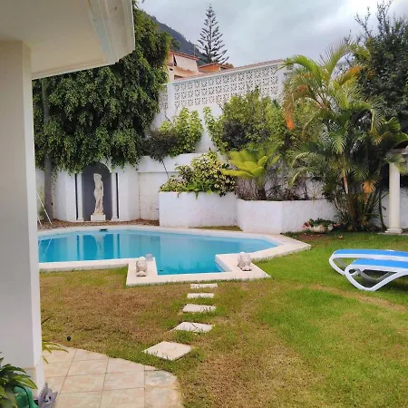 Villa Famosa 1 فيلة